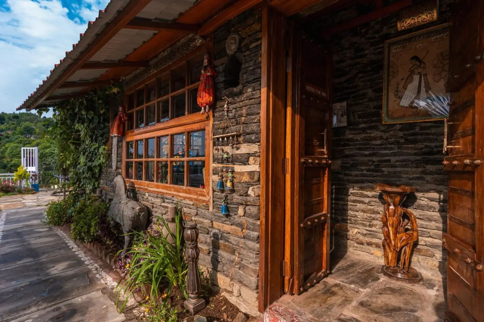 Relaxing balcony setting with majestic mountain views at the best homestay in Mukteshwar