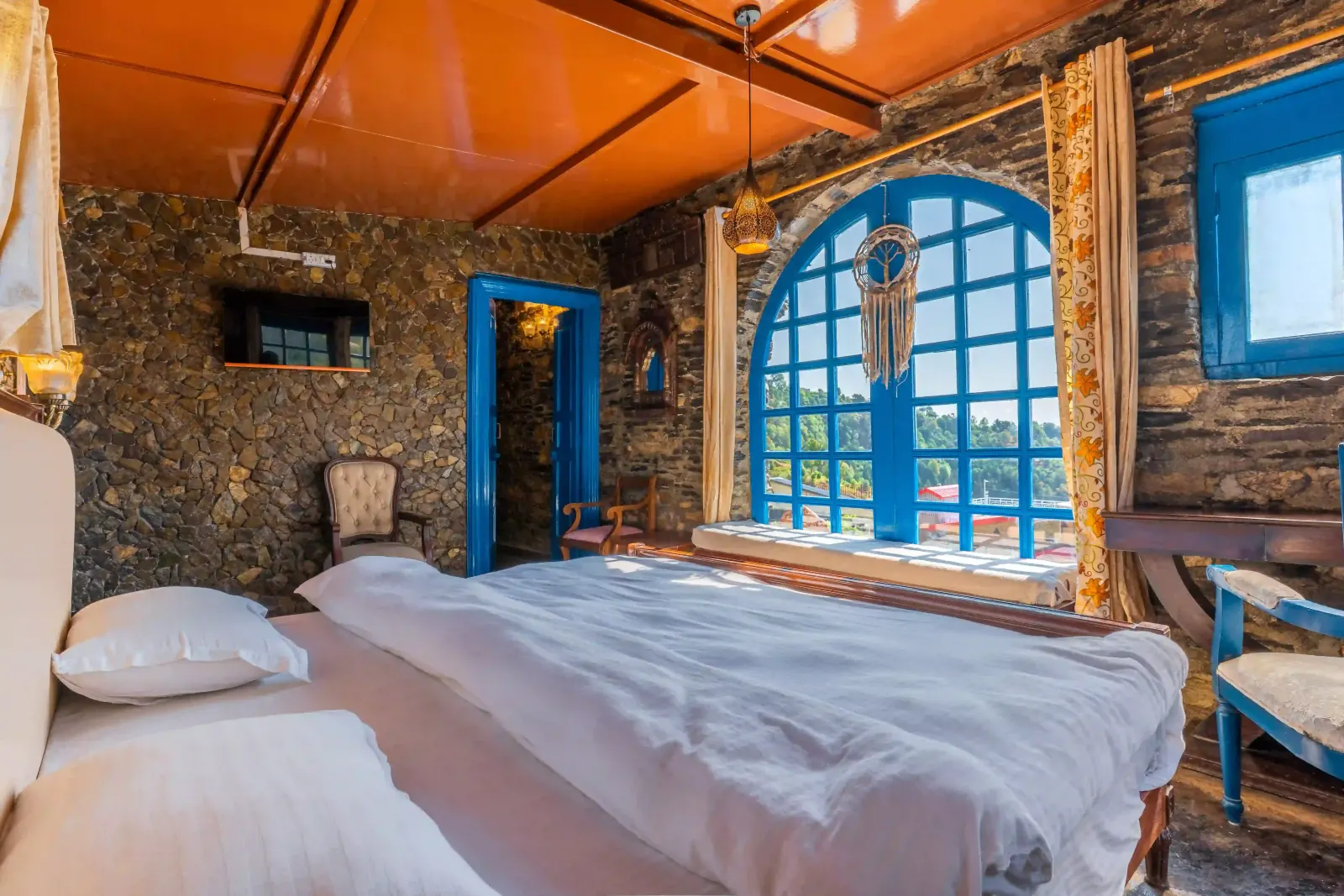 Stone and Story Suite offering premium comfort in Mukteshwar